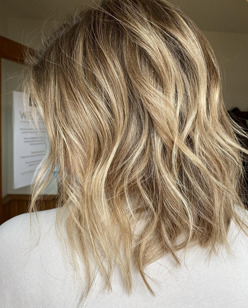 natural blonde hair with highlights